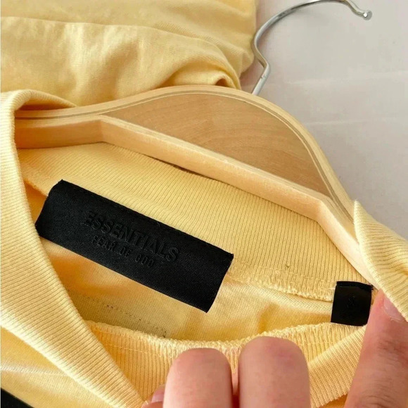 FEAR OF GOD ESSENTIALS Logo-appliqué Cotton T-shirt in Pastel Yellow Size Small - Picture 4 of 6